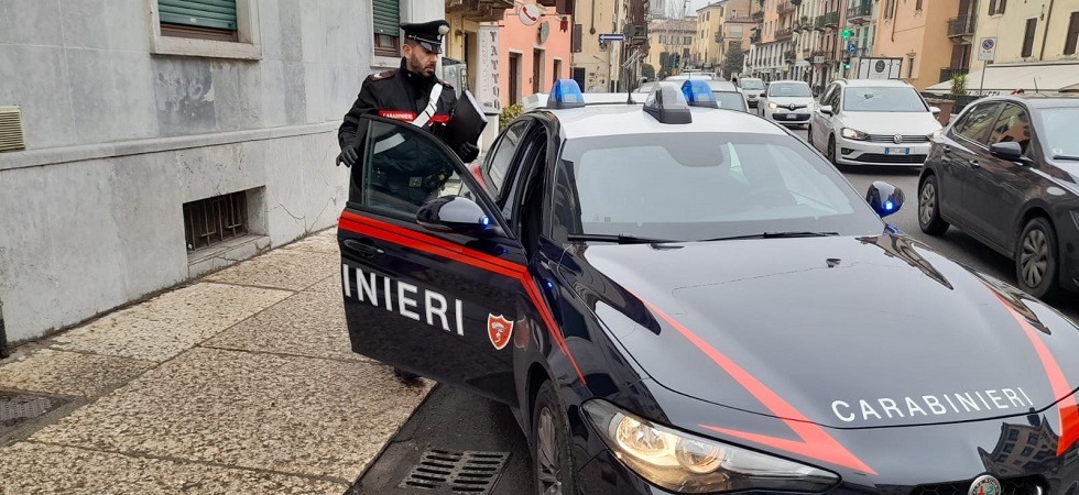 Ladro maldestro tenta una serie di furti in casa ma non riesce a scassinare le porte